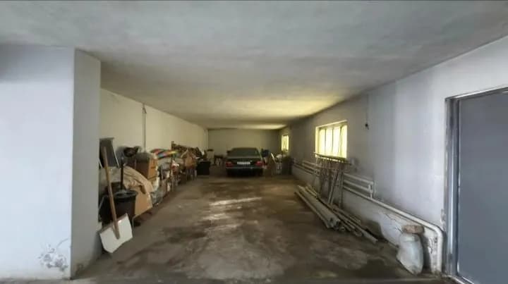 Uy sotiladi.Barcha sharoitlarga ega