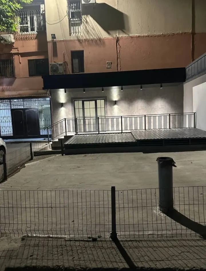 90 m² room for free use for sale