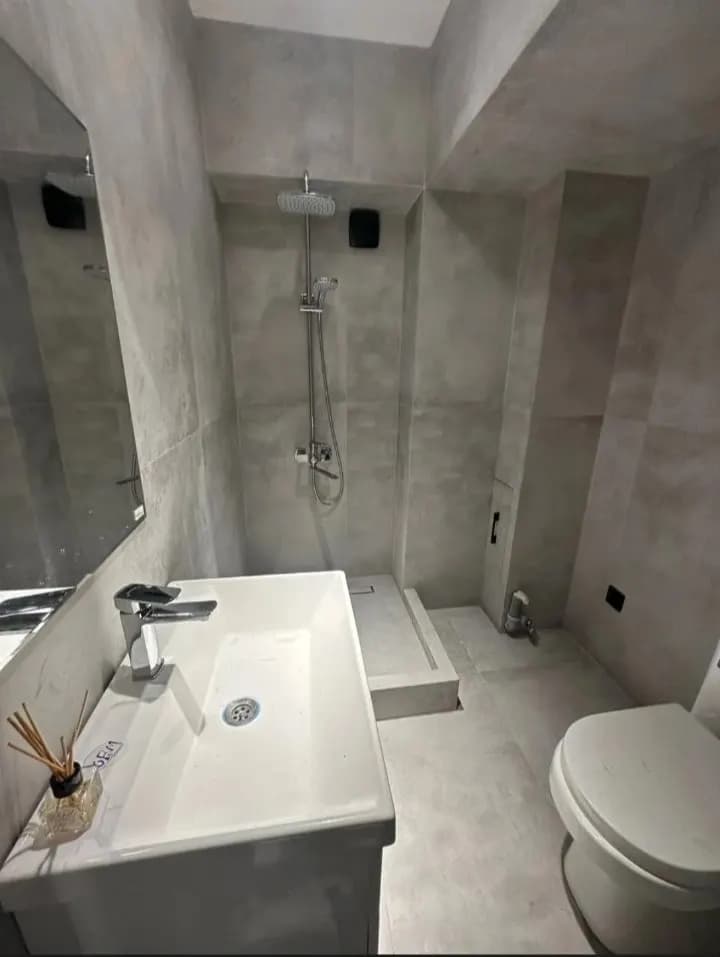 90 m² room for free use for sale