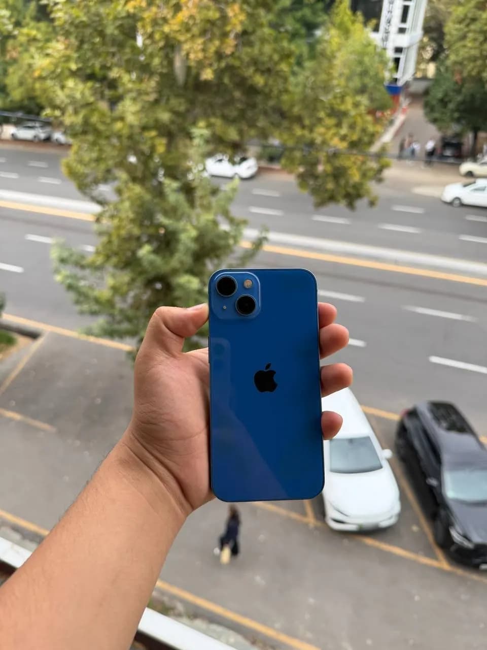 The iPhone 13 512 GB is for sale.