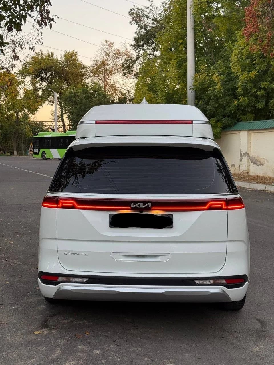 KIA CARNIVAL HI LIMOUSINE