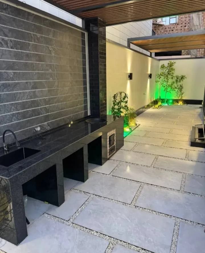 MODERN HIGH-TECH HOUSE FOR SALE!