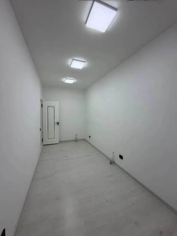 Yevro remont va avtoturargohli noturar joy sotiladi