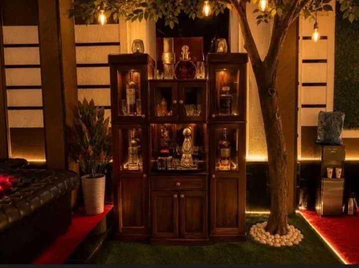 A ready-made hotel with a lounge bar is available for rent.