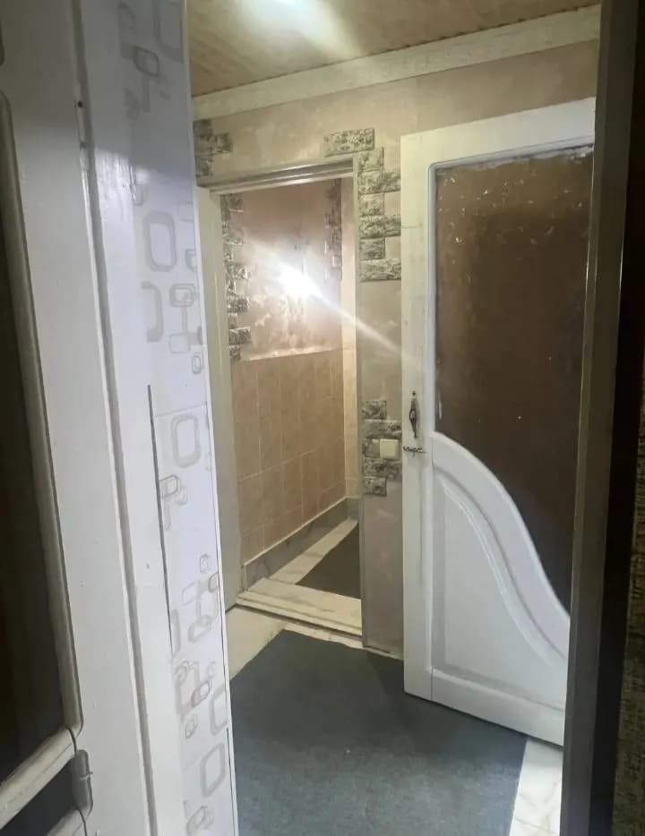 Kichik uy sotiladi