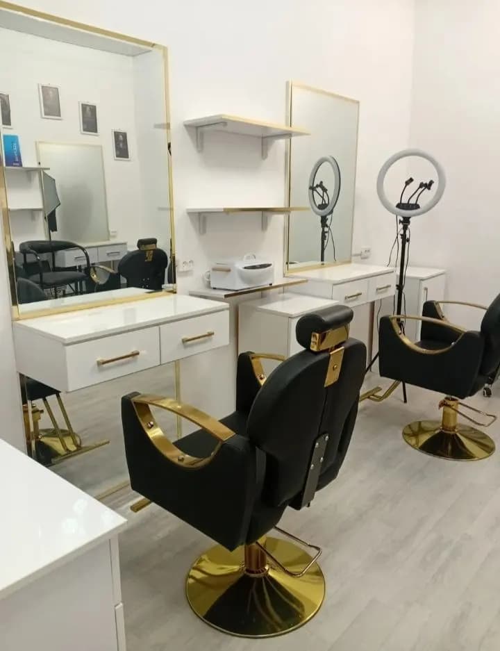 The salon is for rent