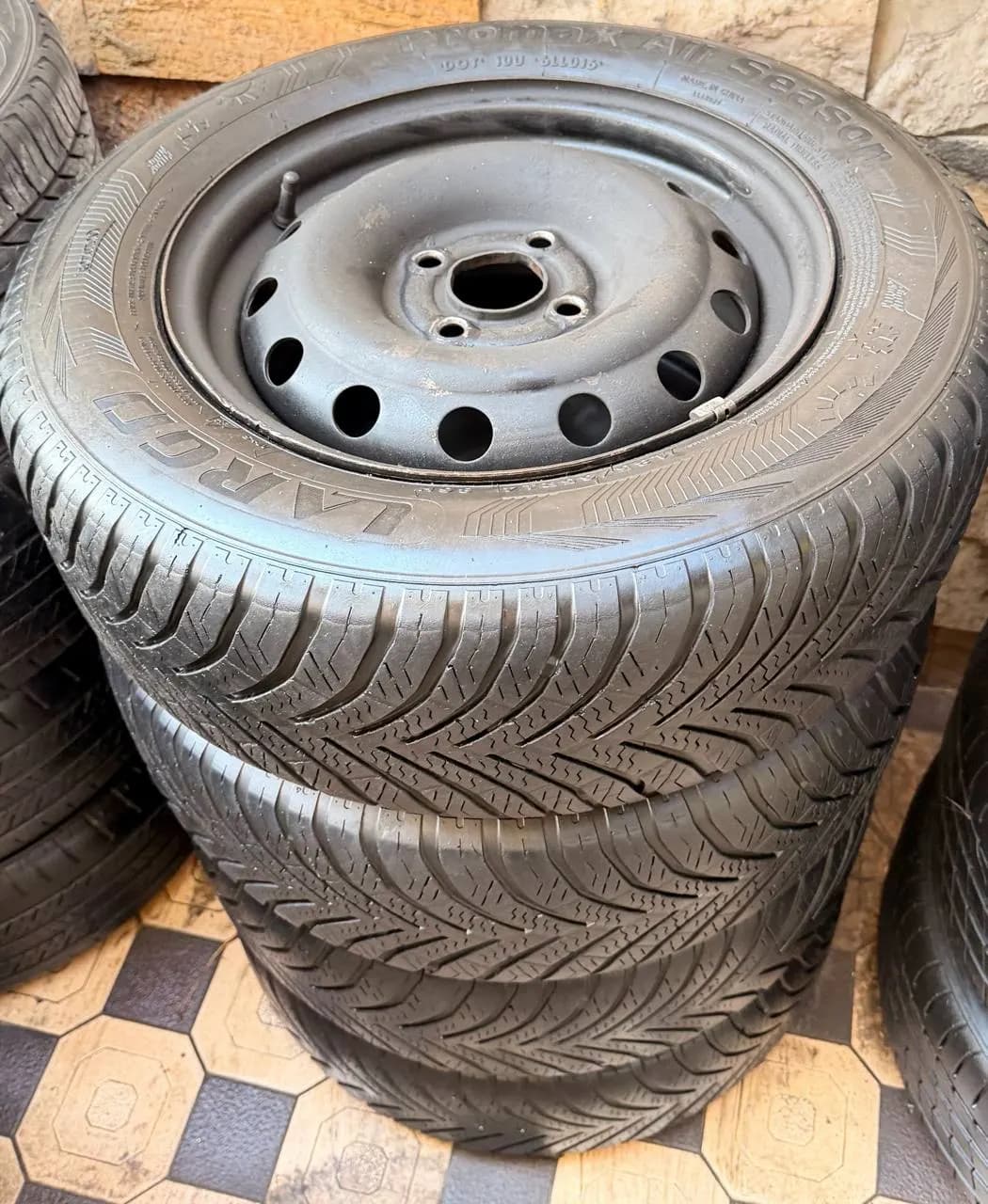R14/185:65 largo all season tire