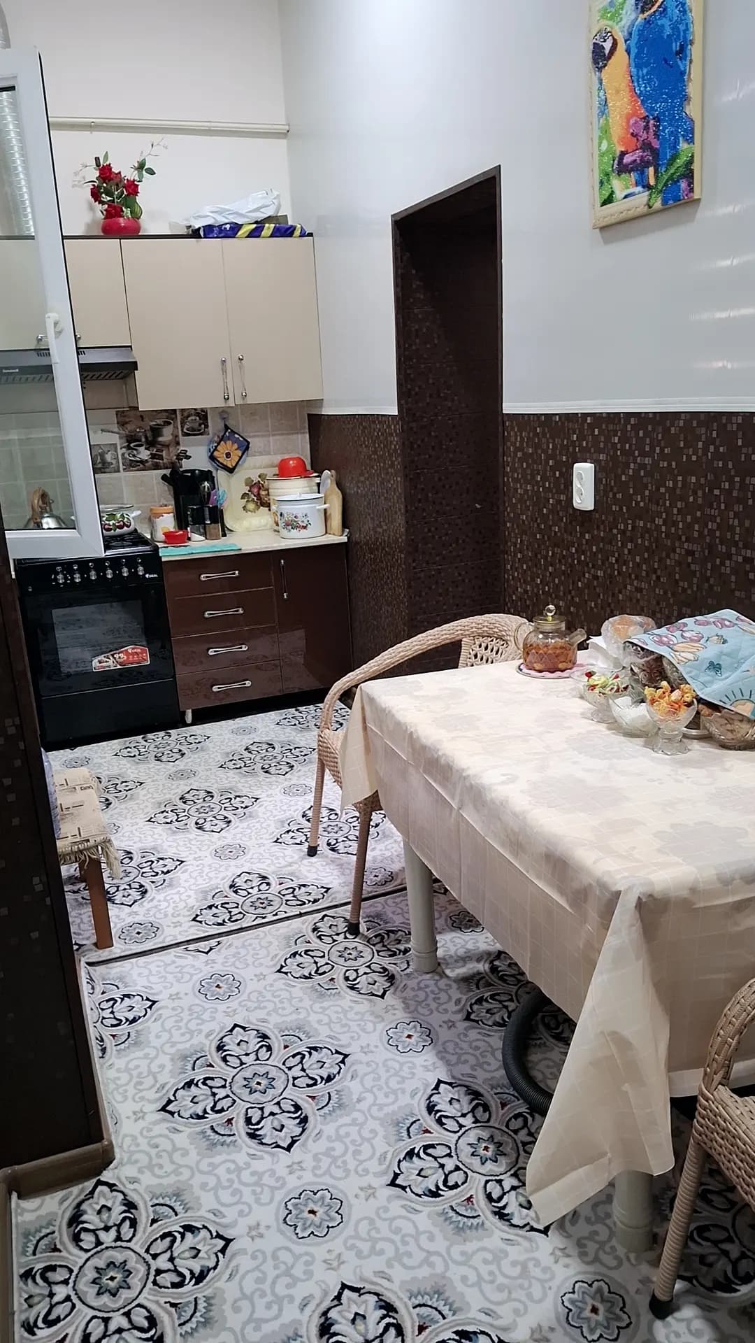 Chirchiq markazida, Navoiy Mix Burger tumanida 3 xonali kvartira sotiladi