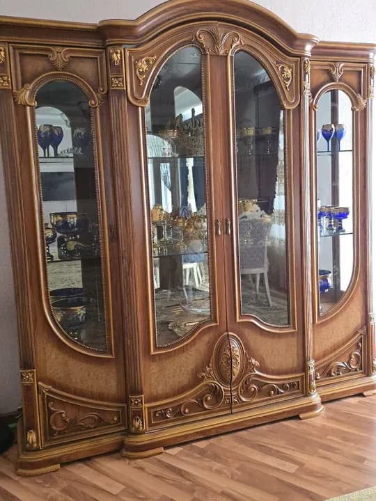 Продажа мебели, чехлов для столов и стульев.