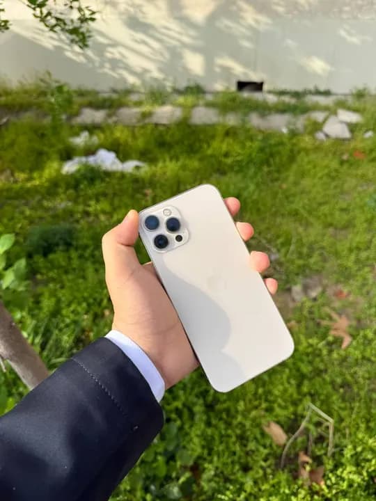 Urgently selling iPhone 12 pro max 256 GB