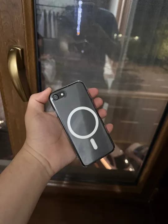 The iPhone 7 32GB is for sale.