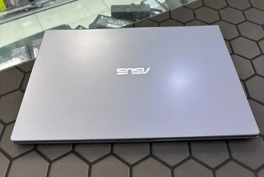 Asus noutbuk Core i3 sotiladi