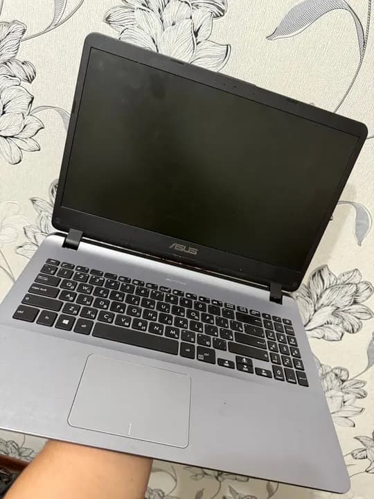 notebuk sotiladi 512 Gb srochna Sotiladi