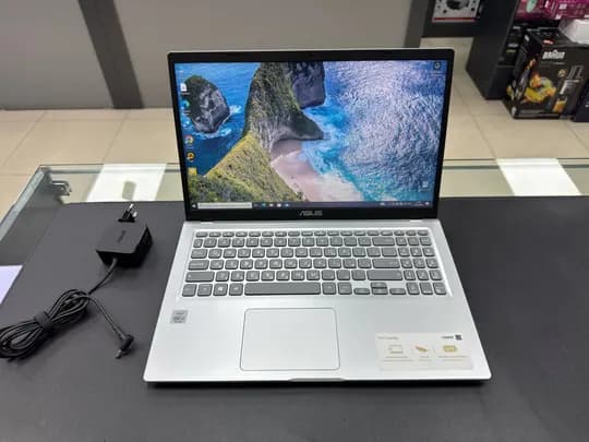 ASUS Vivobook Silver 15.6 Full HD
