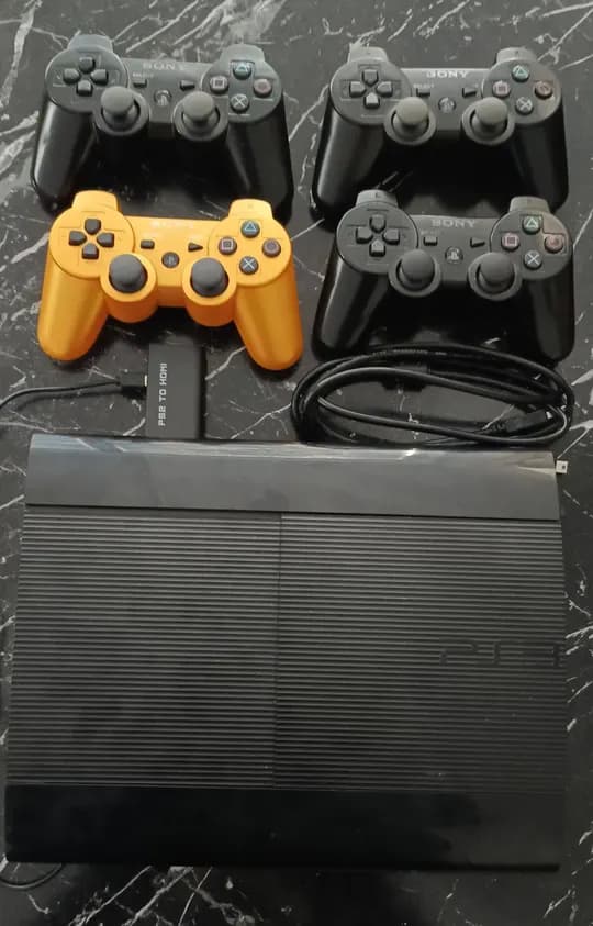 Ps3 super slim 320 gb hdd 4 joysticks good price