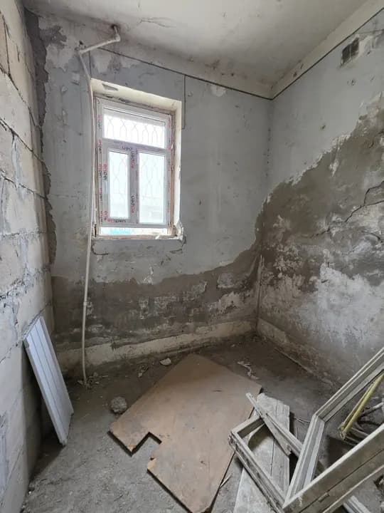 2-room apartment 65m² 1st floor. 4-story brick house