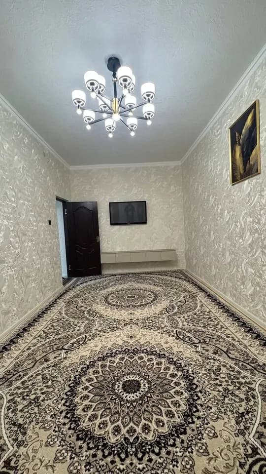 Yangi bozor orkasida Apartment sotiladi!