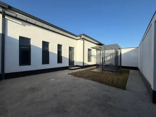 Premium-level modern cottages are available at RASROCHKA