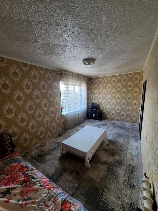 Sotiladi kisman jikhozlari bn Krpichniy 2 honali 4 floor.kirib yashaydigan remont bor.