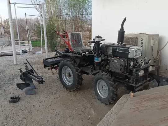 Bison 1105 mini tractor