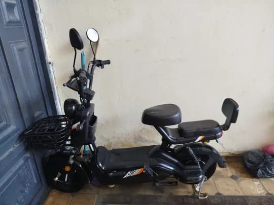Skuter sotiladi250$