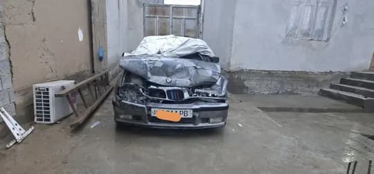Bmw e36  sotiladi srochna pul kerak