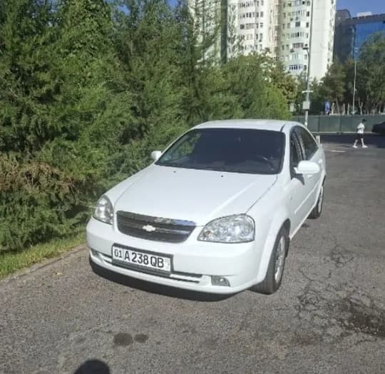 Lacetti sotiladi