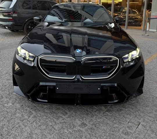 В продажу поступил вот такой аппарат BMW М5 G90