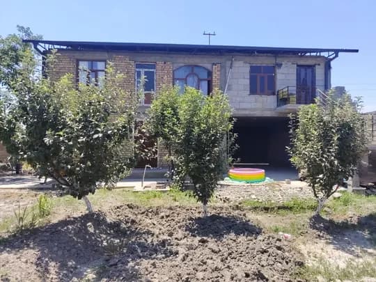 Samarqand shahar sayohat dahbet shaharchasida tayyor 7 sotix 2 etaj pishgan gishtdan qurilgan sotoladi