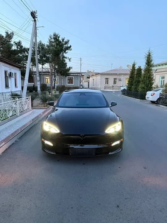 TESLA MODEL S