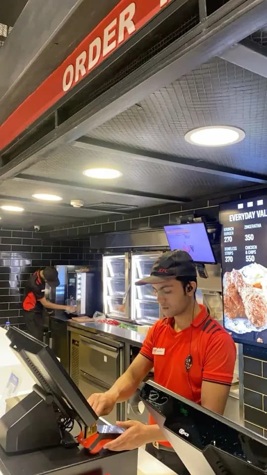 Fast food tarmogʻi uchun kassir kerak