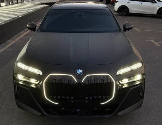 BMW 740i