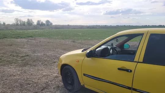 LADA KALINA SOTILADI
