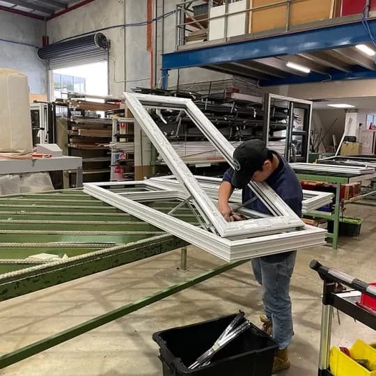 Требуется специалист по изготовлению фасадного стекла в компании Thermo Akfa Plast.
