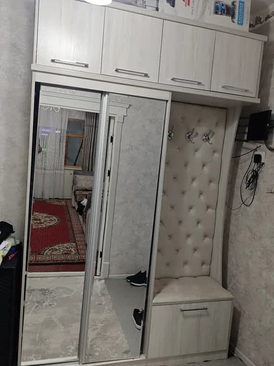 Продается Прихожая шкаф