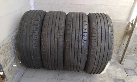 4 215/55R18 Continental tires in excellent condition.