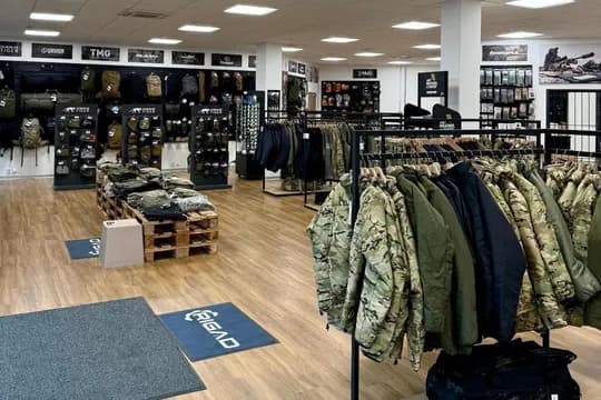 Мы приглашаем вас поработать в магазине одежды.