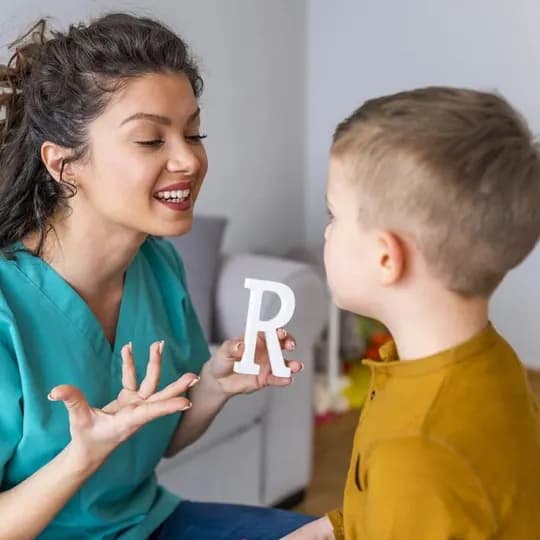 A speech therapist is needed for the kindergarten.