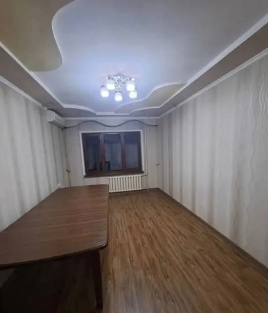 Сдается в аренду 3-комнатная квартира в Юнусоботе.