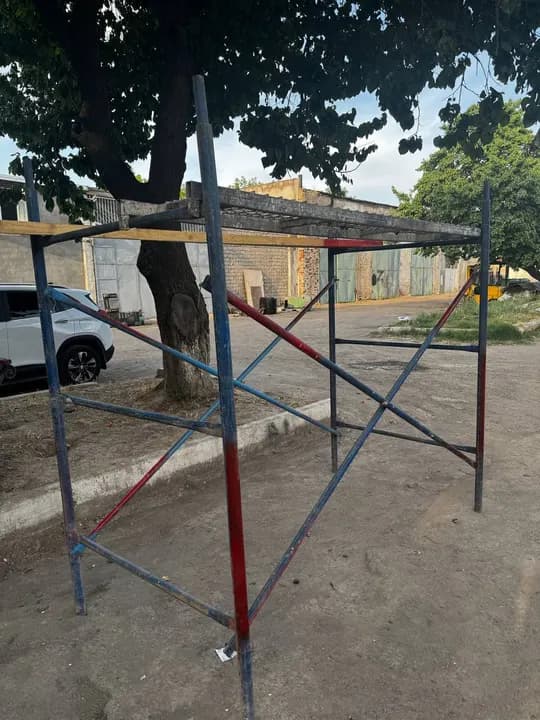 We rent timber, decking, and racks. We have a delivery service.