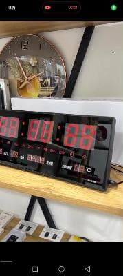 Surveillance of the camera on the smartwatch. Flashy online can be seen from the edge